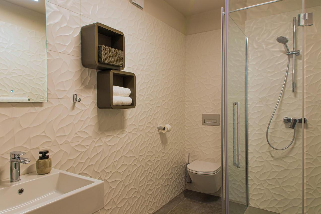 Aldila Art Rooms, Apartment And Vacation House Шмартно Екстериор снимка